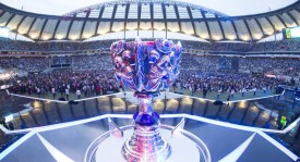 英雄联盟Faker瑞兹皮肤特效解析：召唤师奖杯与符文能量交织的视觉盛宴